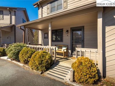 218 The Overlook UNIT 4