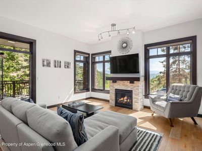 60 Carriage Way #3032