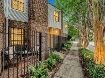 2113 Waugh Dr
