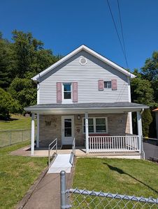 163 3rd St