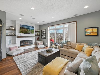 11907 Emery Village Dr N