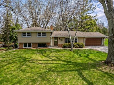 W277N1680 Lakeview DRIVE