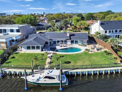2882 Dominique Dr