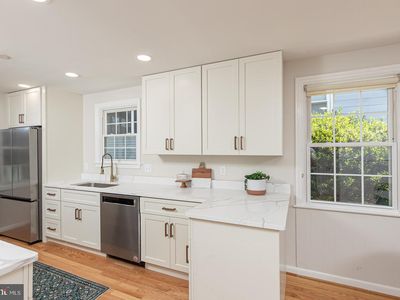 571 Woodbine Ave