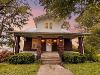 Property at 132 W 3rd St, Flora, IL