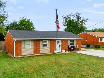 921 Blossom Rd