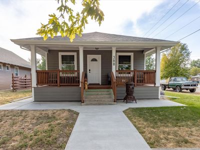 Property at 388 N 6th Ave, Forsyth, MT