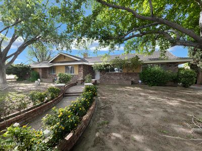 1150 E Lancaster Blvd