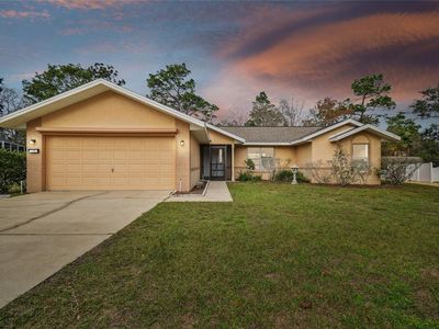 11 Carnation Ct E