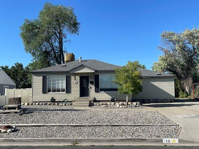 10 W Valley Dr