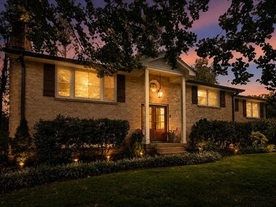 9013 Forest Lawn Dr