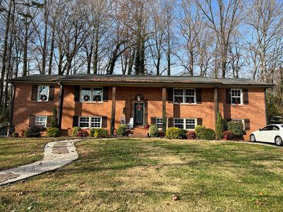 1048 Pine Lake Dr