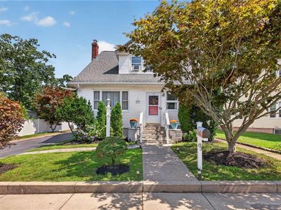83 Myrtle Ave