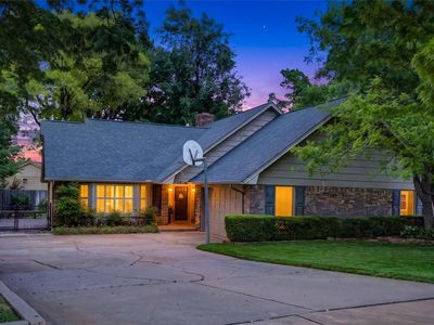 712 East Dr