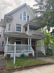 350 Dickinson St