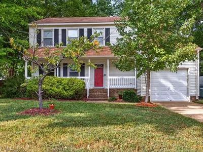68 Michaels Woods Dr