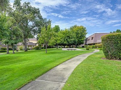 6139 Via Casitas