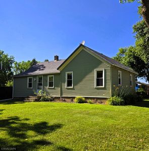 116 2nd St NE