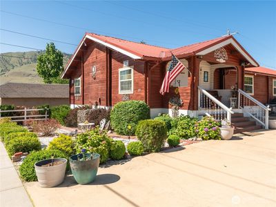 319 N Sanders Street