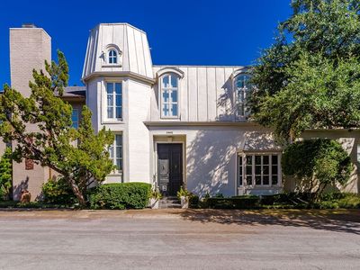 3802 S Versailles Ave