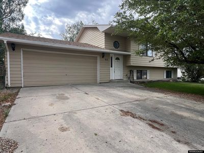 Property at 913 Eisenhower Dr, Rock Springs, WY