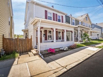 62 Lewis St