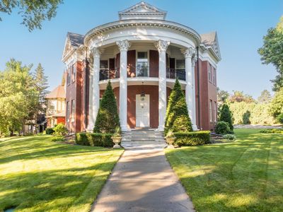 1203 Mount Curve Ave