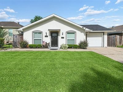 3652 E Loyola Dr