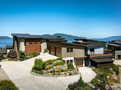 3945 Rock Ridge Parkway