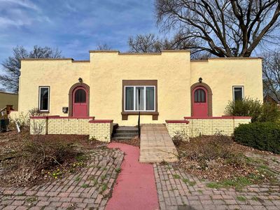 224 E 9th St APT 3