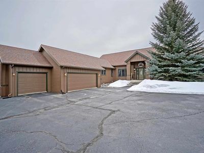 221 Waterview Lane