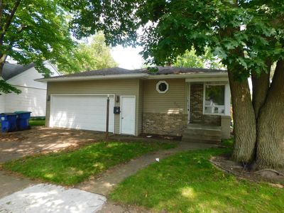 809 North 8TH AVENUE