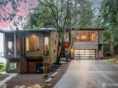 6724 Marine View Drive