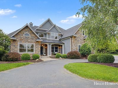 5327 Canyon River Dr NE