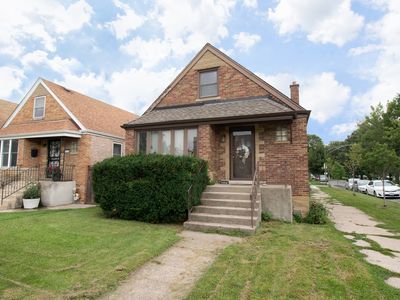 4538 W Wellington Ave