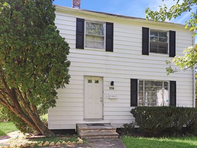 1114 Roslyn Ave