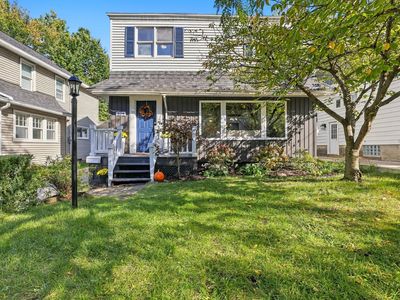 324 Gladstone Dr SE