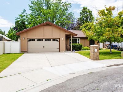 2572 Navajo Cir