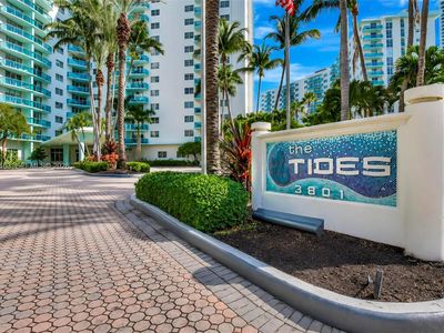 3801 S Ocean Dr APT 8J