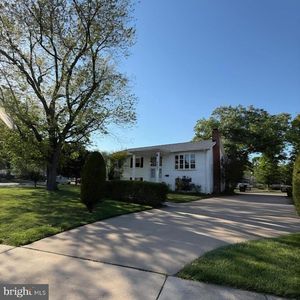 9933 Loudoun Ave