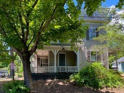 107 Riverside Dr