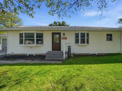 Property at 1416 Hillcrest Dr, Waverly, IA