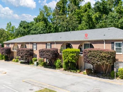5516 Lakeshore Dr