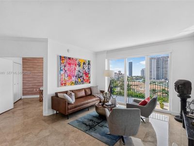 19900 E Country Club Dr APT 805