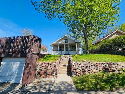 208 S Leonard St