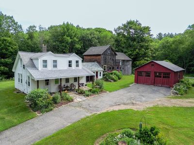 73 E Baylies Rd
