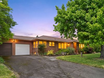 85 NW Sleret Ave