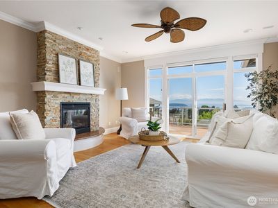 3907 Ridge Top Drive