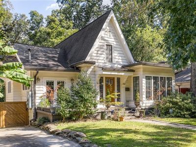 899 Charles Allen Dr NE