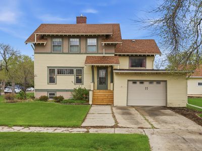 404 2nd Ave NE
